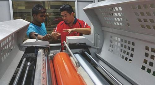 Planta de producción de barnizado de muebles en Malasia