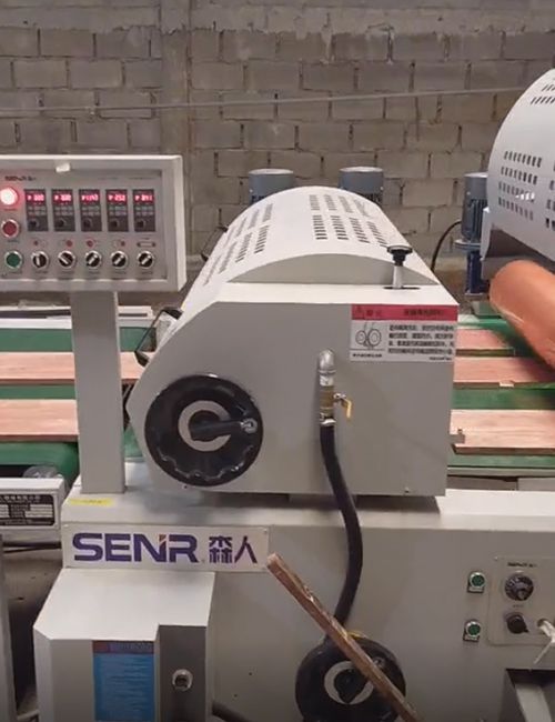 Línea de acabado para fabricantes de muebles y pisos de madera