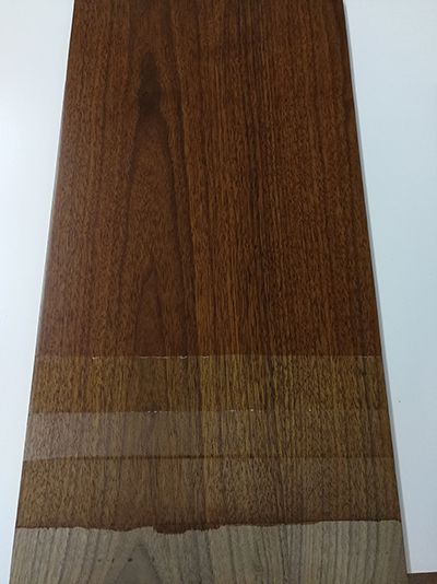 Muestras de madera barnizada