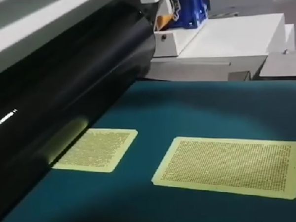 Equipos y líneas de acabado para fabricantes de electrónica