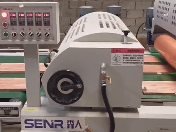 Línea de acabado para fabricantes de muebles y pisos de madera