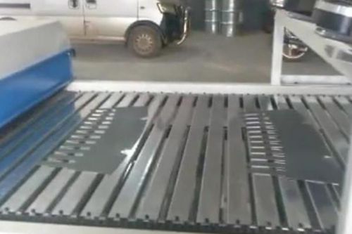 Barnizadora con un Solo Rodillo